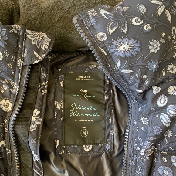 GAP puffer vest - Picture 2 of 6